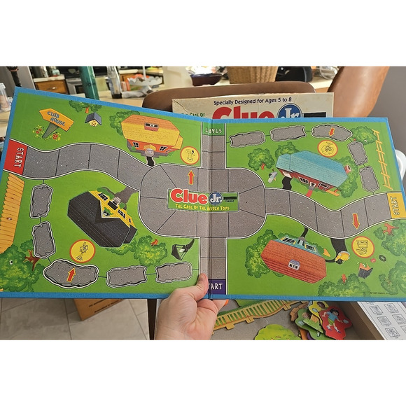 Vintage 1995 Parker Brothers Clue Jr.: The Case of the Hidden Toys Board Game - Picture 6 of 7